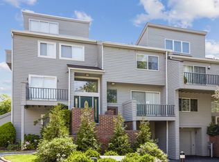 87 Waterside Close, Eastchester, NY 10709