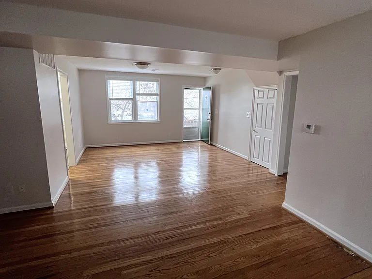 Woodcliffe Manor Apartments — Photo 25