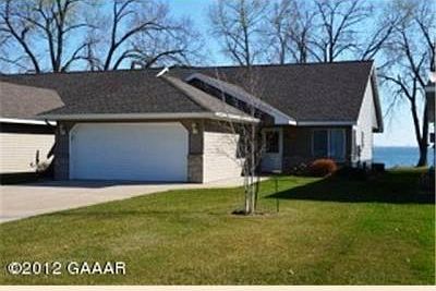 1st image of 747 W Lake Dr