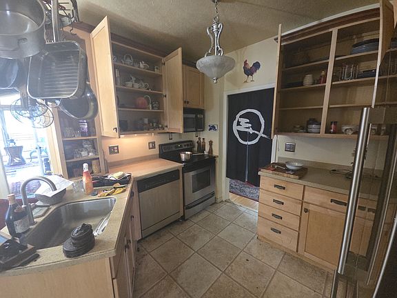 2nd image of 115 E Crescent St