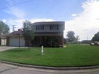 1st image of 904 S Maple St