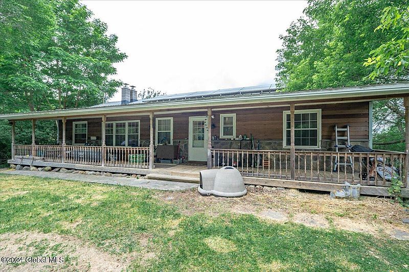 3rd image of 863 Blodgett Hill Road