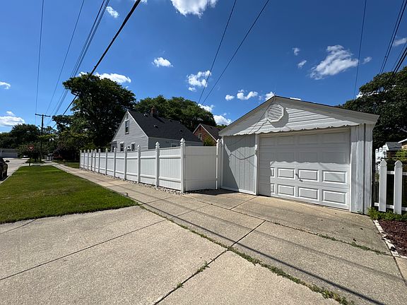 2nd image of 23200 Sherman St
