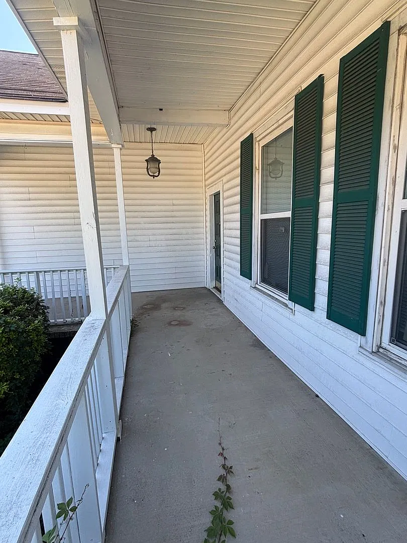 Pre-Leasing Fall 2027: Olympia Home Near USC — Photo 2