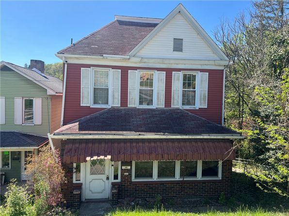 327 3rd St, Leechburg, PA 15656