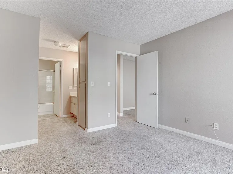 4860 Nara Vista Way — Photo 13
