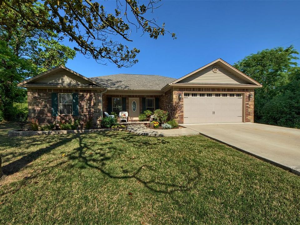 1st image of 217 Sparks Ln