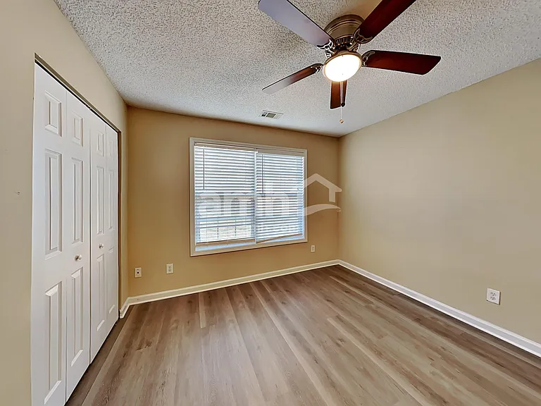 447 The Gables Dr — Photo 11