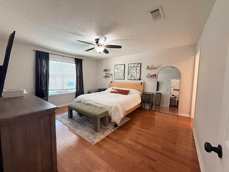 2414 Heritage Cir — Photo 17