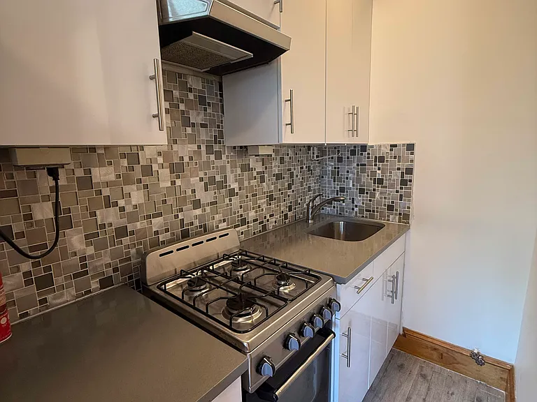 19 Herkimer St #5 — Photo 9