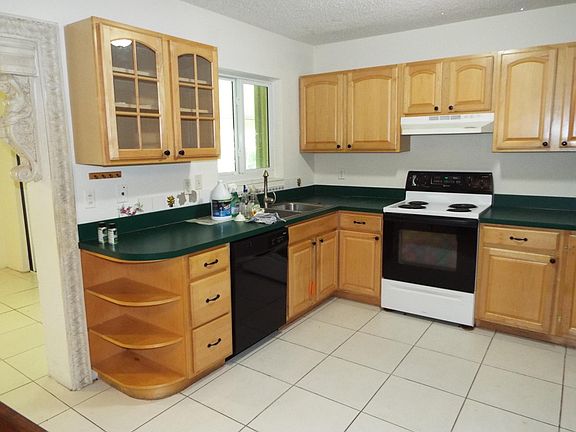 3rd image of 490 SE 3rd Avenue