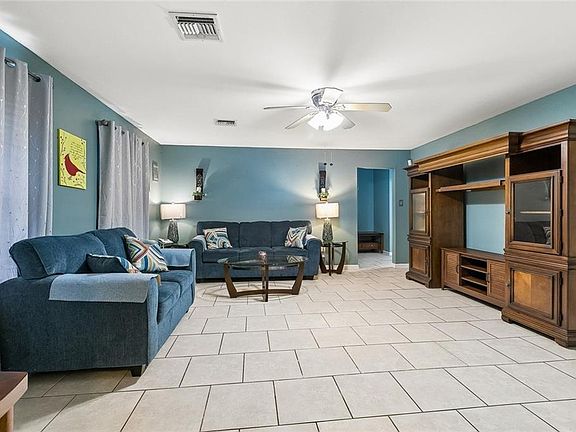 3rd image of 2212 Fable St
