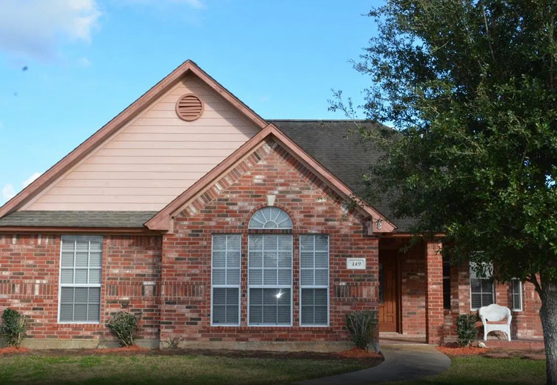 3 bed, 1384 sqft, $2,000 — Photo 1