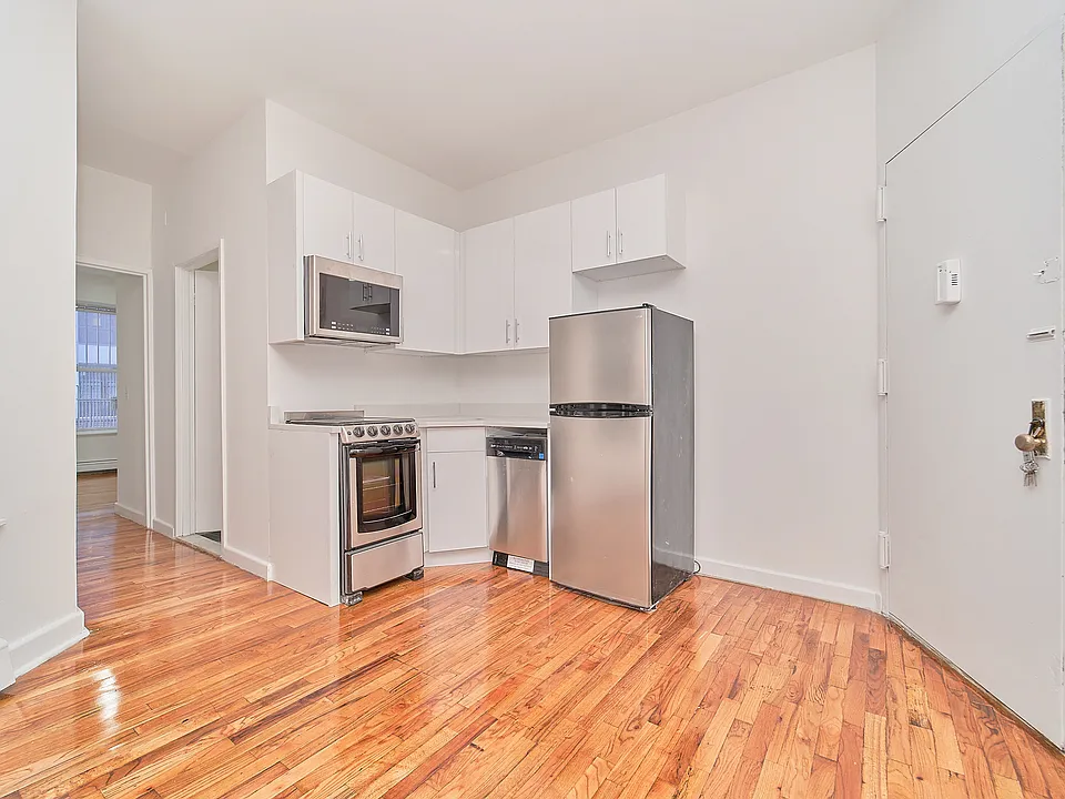 134 W 109th St #4E