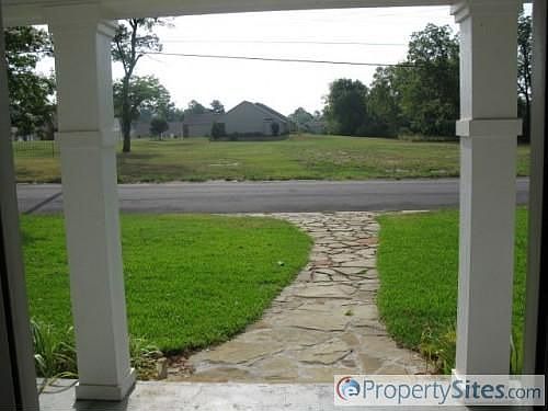 4th image of 107 N Lee Dr