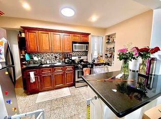 28-16 47th St #1, Astoria, NY 11103