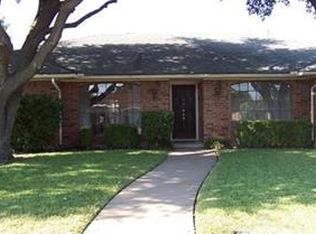 929 Foxwood Dr, Desoto, TX 75115