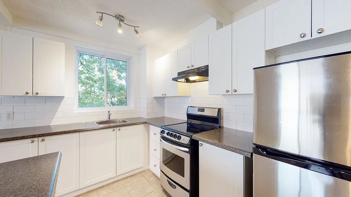 Building Photo - 10 Burnside Ave #202