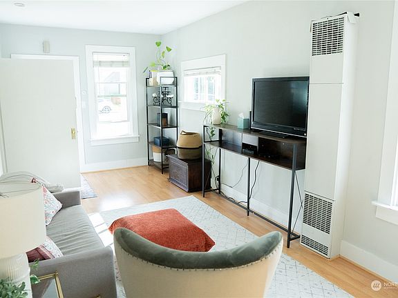 3rd image of 1822 Lombard Avenue