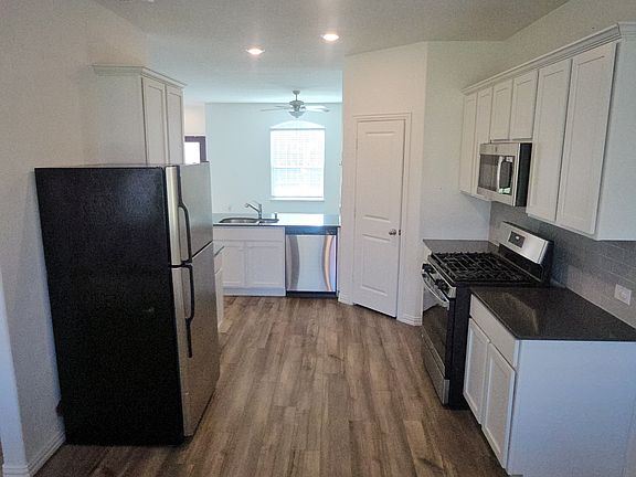 4th image of 519 Poplar St