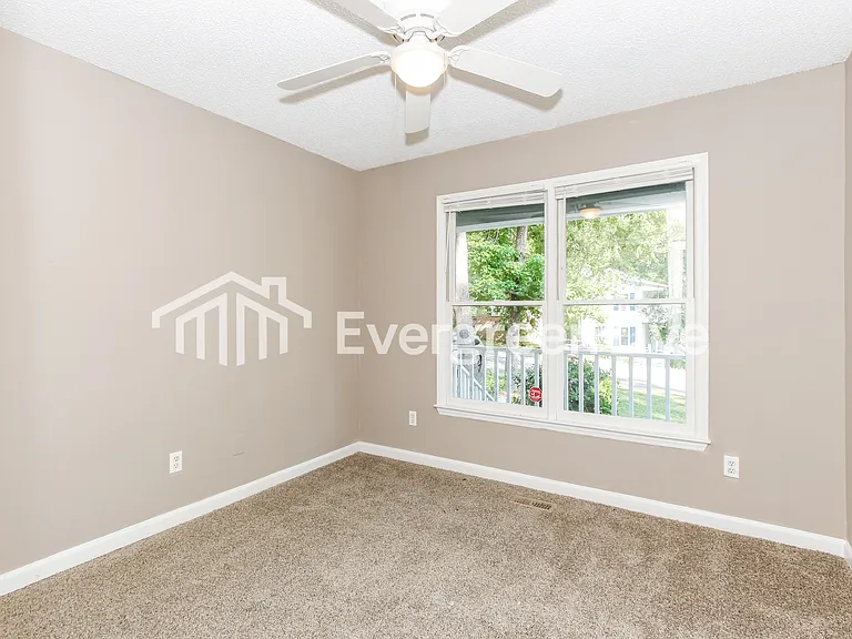 313 Netherland Dr — Photo 11