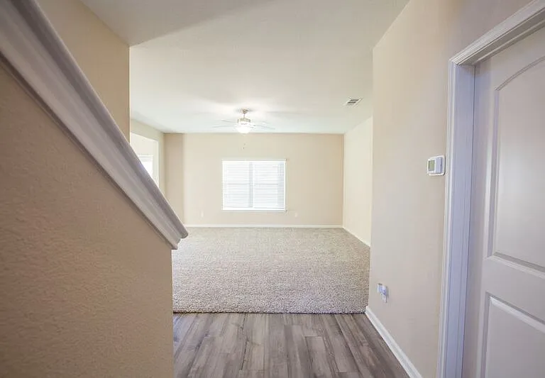 1917 Dahlia Way — Photo 4