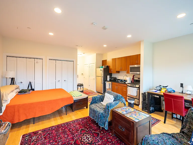 Diamond Fenway — Photo 19