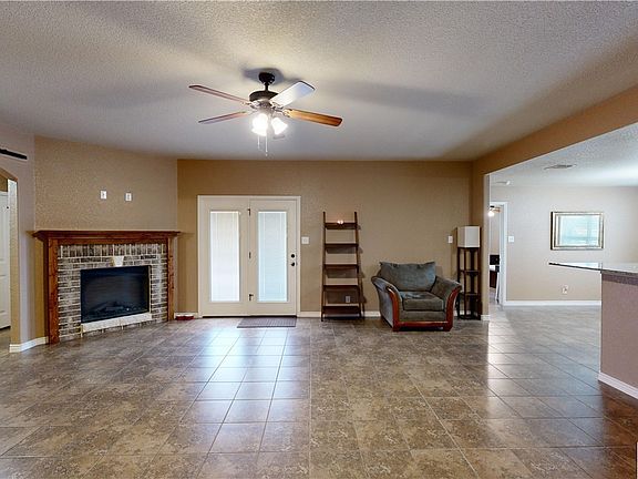 3rd image of 6803 Catherine Dr