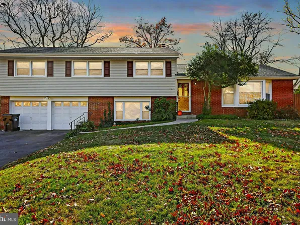 927 Big Oak Rd, Morrisville, PA 19067