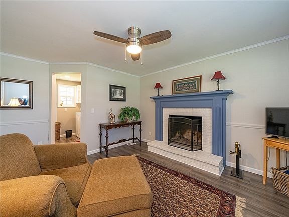 3rd image of 108 Brentwood Ln
