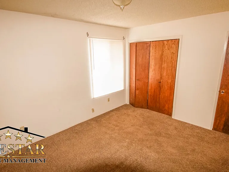 201 Jardin Ct — Photo 15