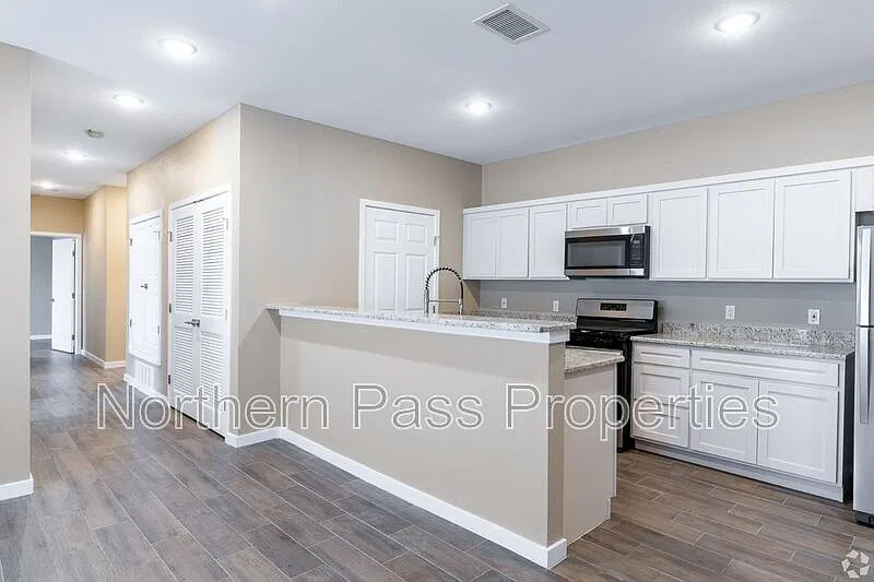 3 bed, 2.0 bath, 1368 sqft, $1,525 — Photo 3