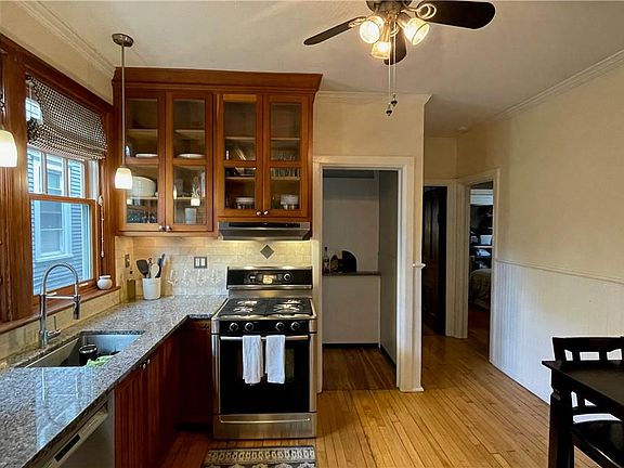 3rd image of 67 Saint James Pl