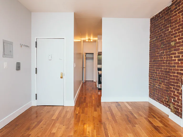 765 Macdonough St #1 — Photo 2