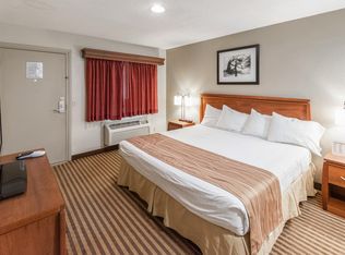 3021 W Us Highway 50, Emporia, KS 66801