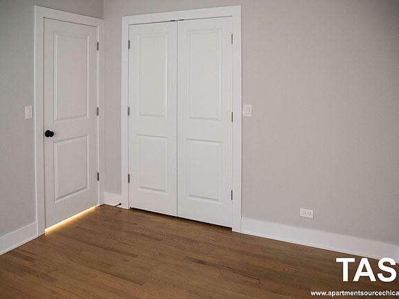 5th image of 2320 N Southport Ave #2F