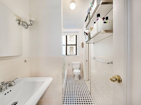 5th image of 146 E 49th St APT 2A