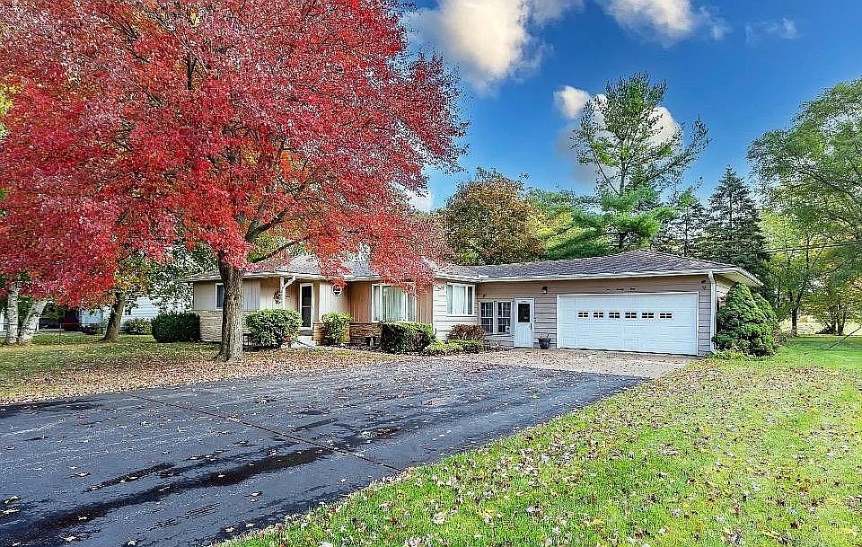 1st image of 221 S Clubview Dr