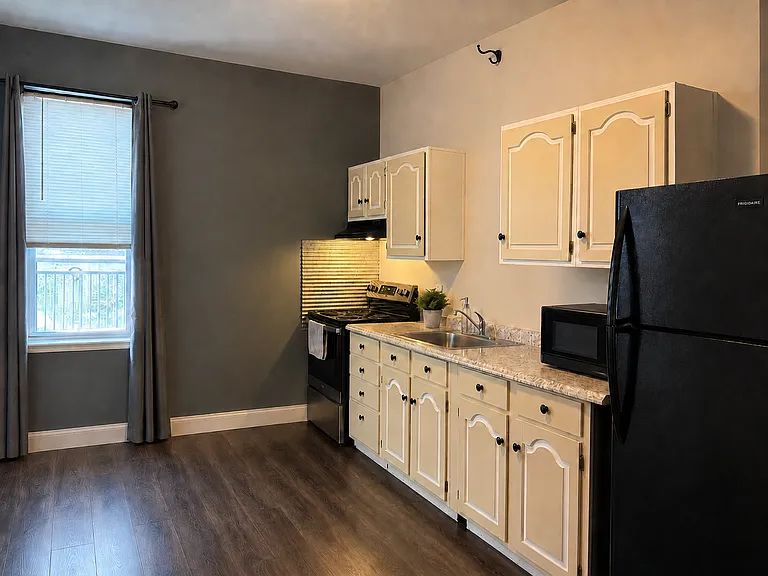 311-313 N. 5th Ave. — Photo 1