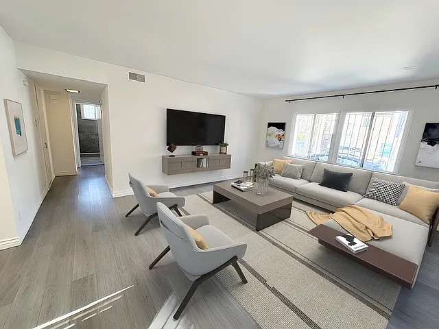 1433 N Detroit St #1 — Photo 1