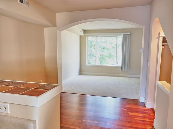 3rd image of 18268 NE 97th Way Unit 105