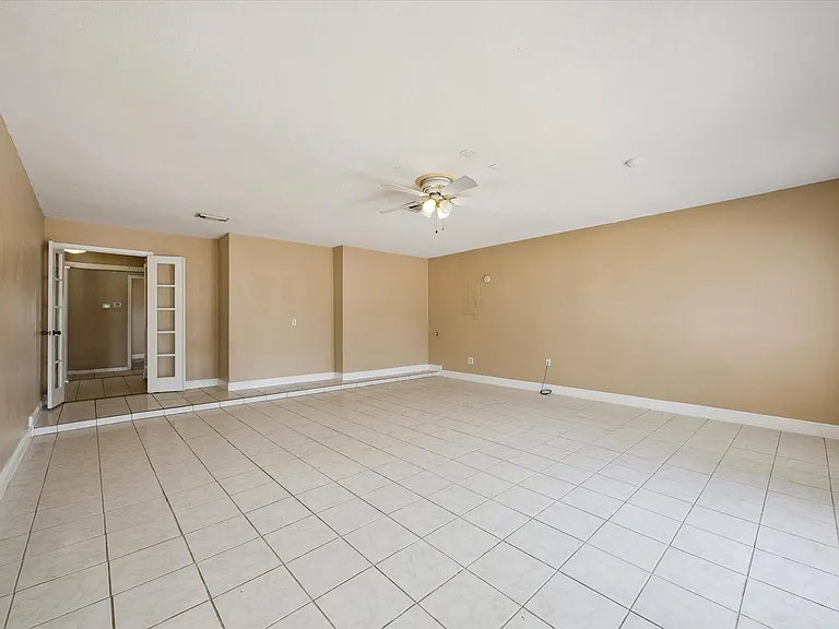 2709 Avenue D — Photo 4
