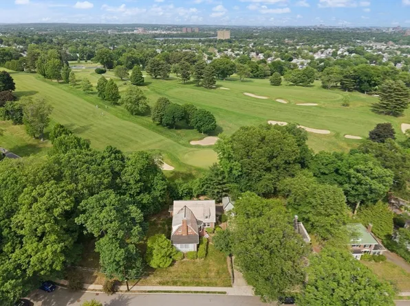 35 Arden Rd, Watertown, MA 02472