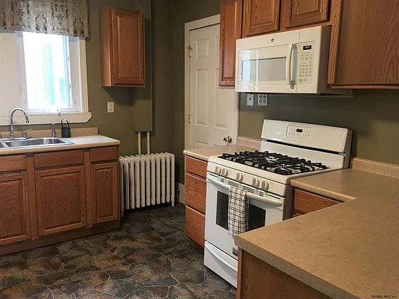 2nd image of 82 Prospect St