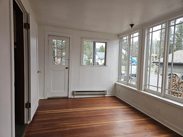 1217 Commercial St — Photo 10