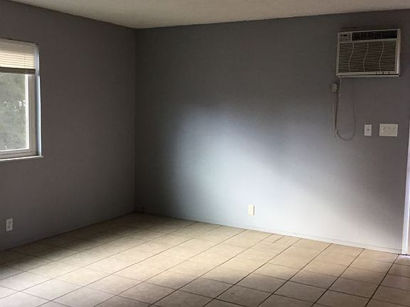 2nd image of 400 W Lockeford St APT 4
