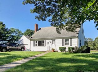 655 Long Cove Rd, Gales Ferry, CT 06335