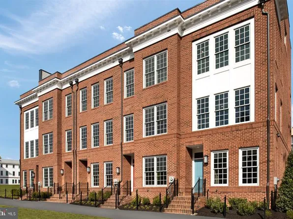 6820 General Davis Dr NW, Washington, DC 20012