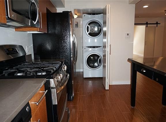 4th image of 1115 W 10th St APT 107