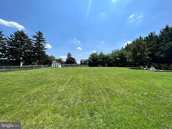 4th image of 2 Brookview Ln